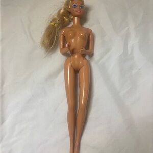 1976 Mattel vintage Barbie Doll with Pink Earrings